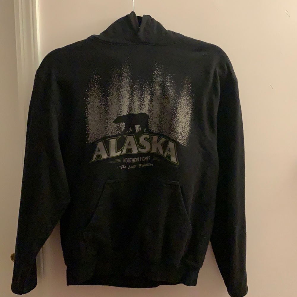 Alaska sweatshirt/color changing print in the sun